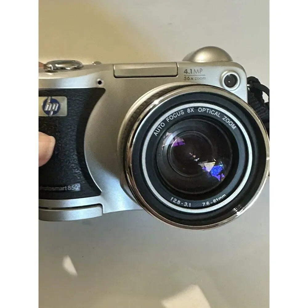 HP Photosmart 850 4.1MP Compact Digital Camera Silver For PARTS / Repair Only‎